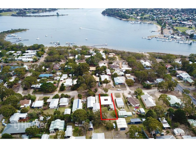 35 Sixth Avenue, Raymond Island VIC 3880