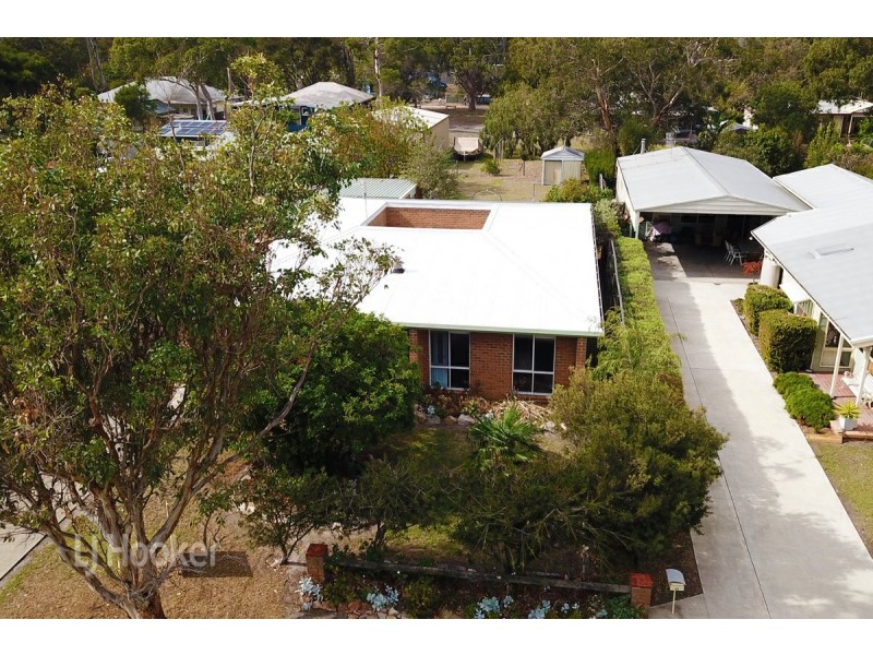 35 Sixth Avenue, Raymond Island VIC 3880
