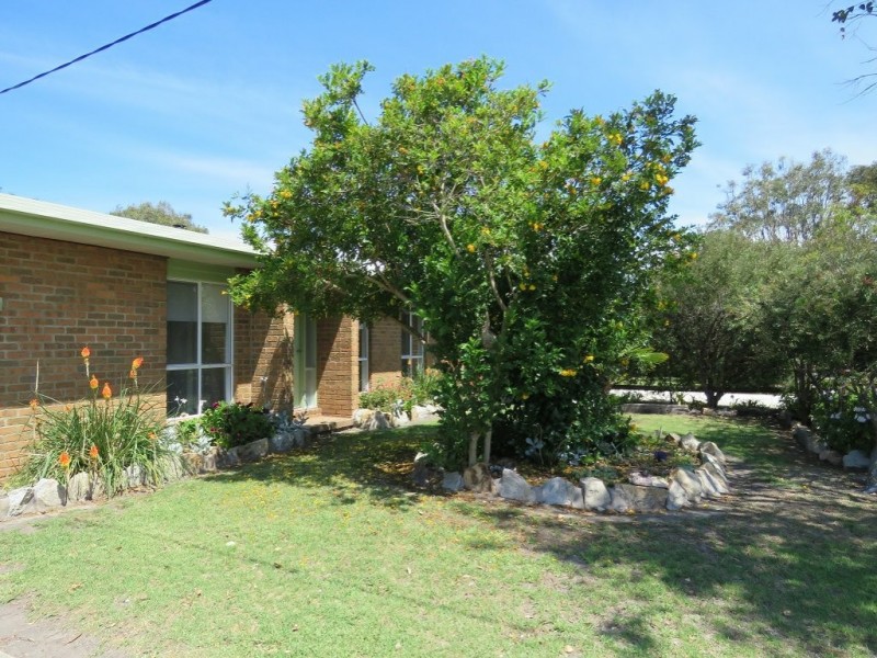 35 Sixth Avenue, Raymond Island VIC 3880