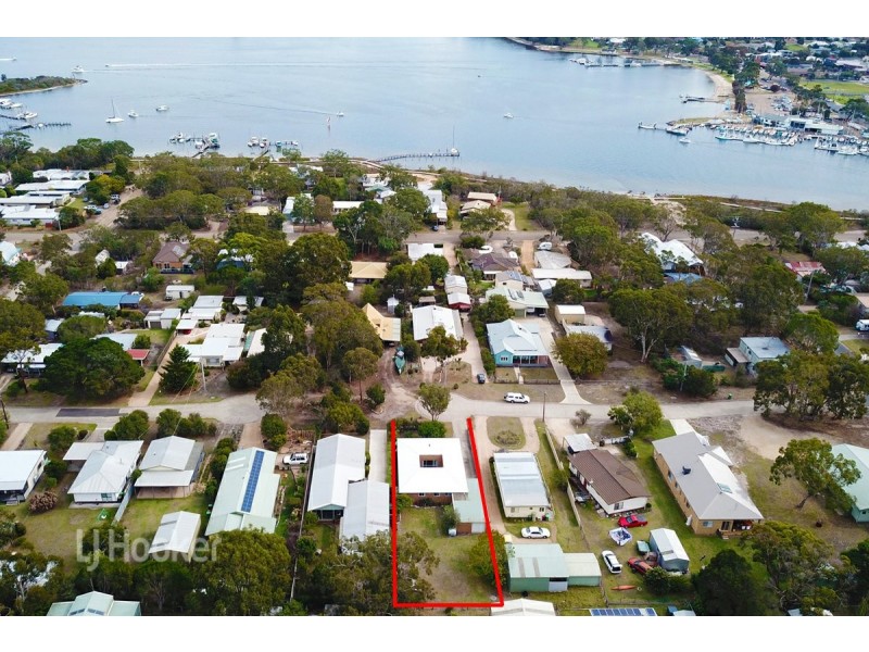 35 Sixth Avenue, Raymond Island VIC 3880