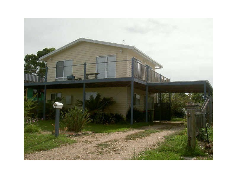 6 Bay Road, Eagle Point VIC 3878