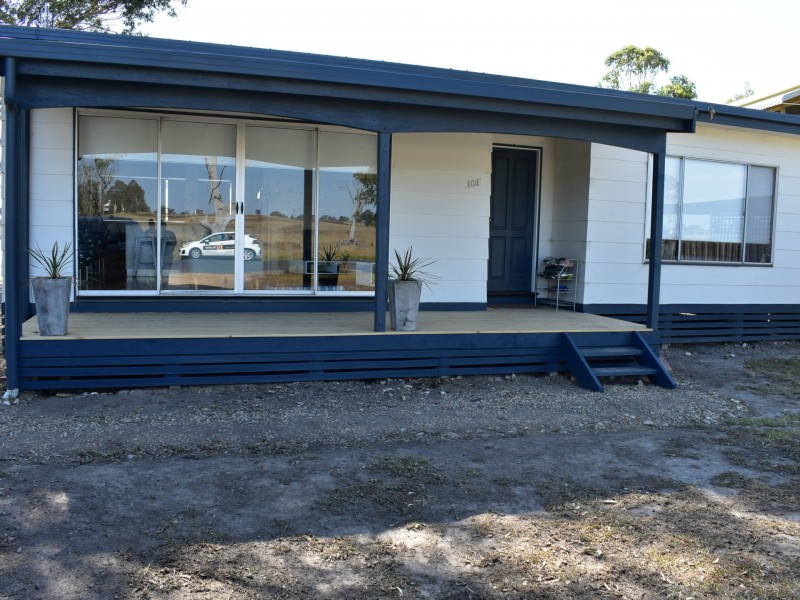 101 Bay Road, Eagle Point VIC 3878