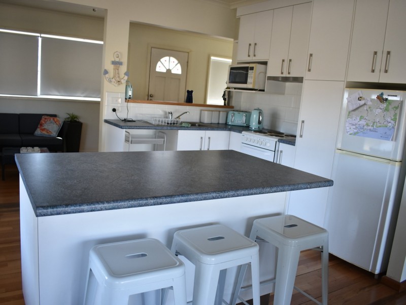 101 Bay Road, Eagle Point VIC 3878