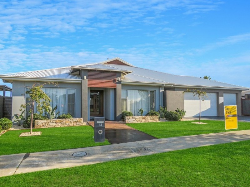 33 Sunset Boulevard, Eagle Point VIC 3878