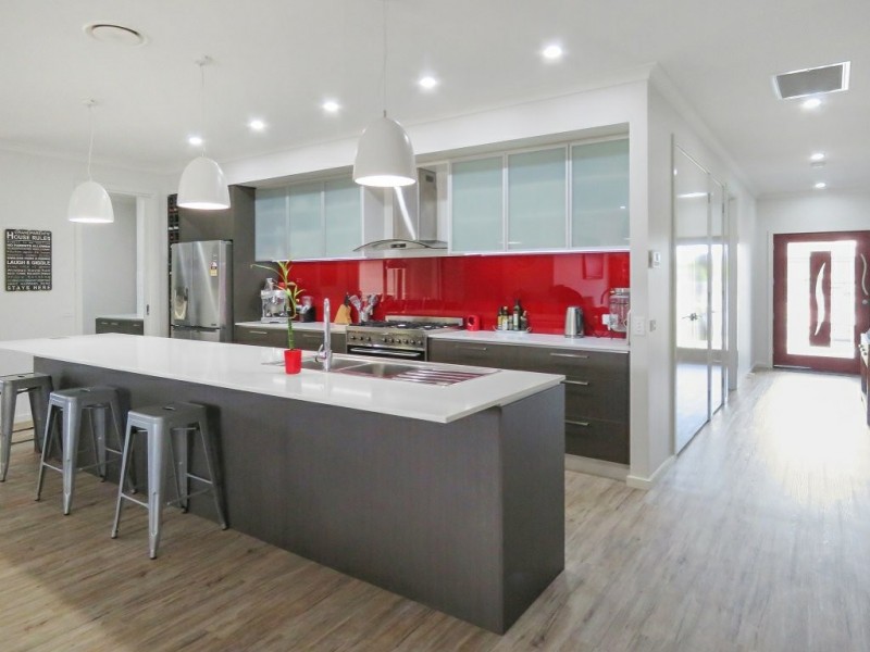 33 Sunset Boulevard, Eagle Point VIC 3878