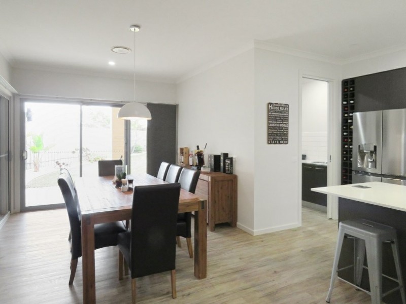 33 Sunset Boulevard, Eagle Point VIC 3878
