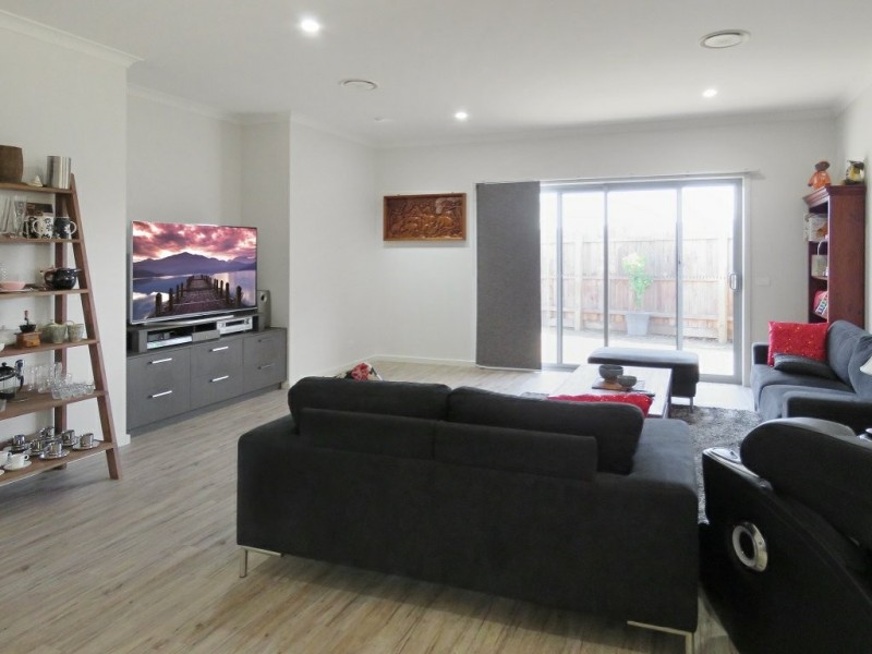 33 Sunset Boulevard, Eagle Point VIC 3878