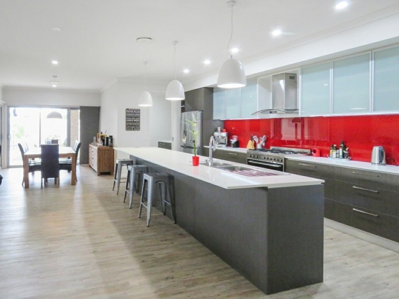 33 Sunset Boulevard, Eagle Point VIC 3878