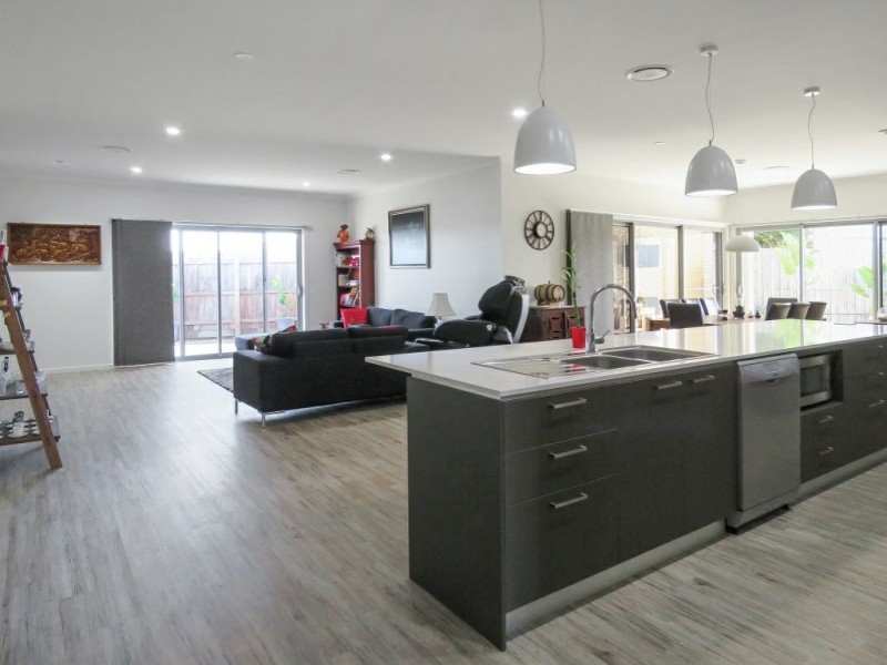 33 Sunset Boulevard, Eagle Point VIC 3878
