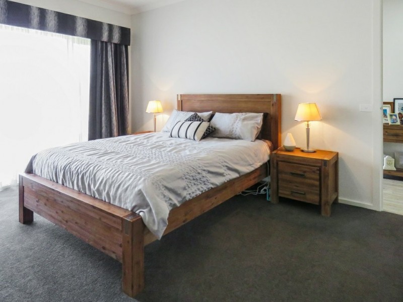 33 Sunset Boulevard, Eagle Point VIC 3878