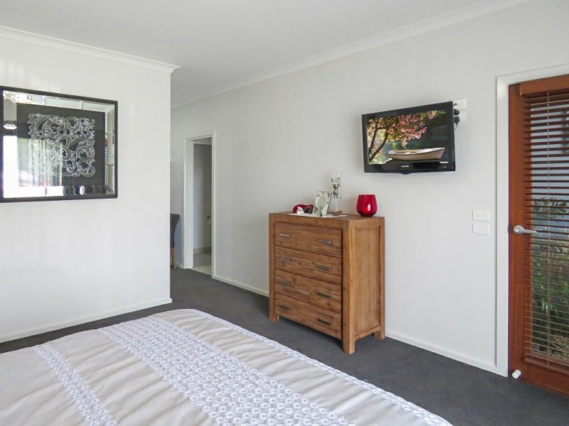33 Sunset Boulevard, Eagle Point VIC 3878