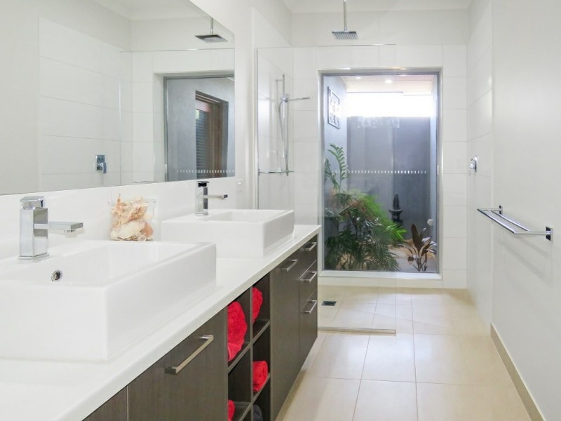 33 Sunset Boulevard, Eagle Point VIC 3878