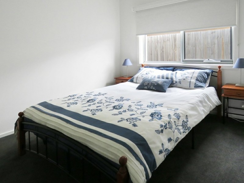 33 Sunset Boulevard, Eagle Point VIC 3878