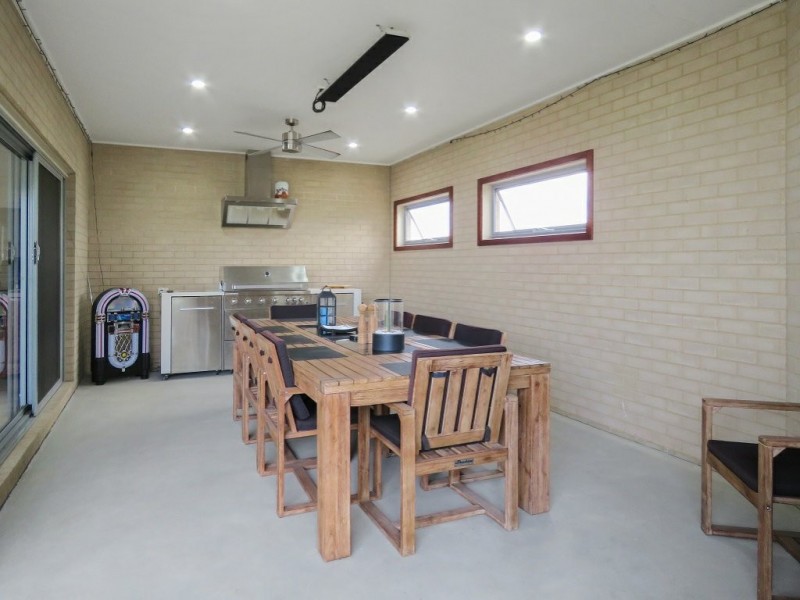 33 Sunset Boulevard, Eagle Point VIC 3878