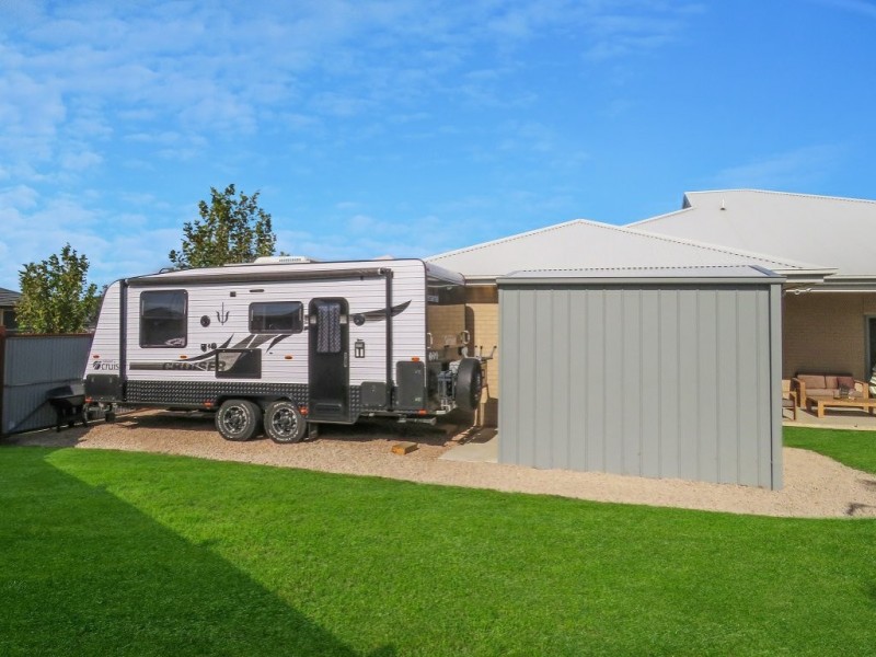 33 Sunset Boulevard, Eagle Point VIC 3878