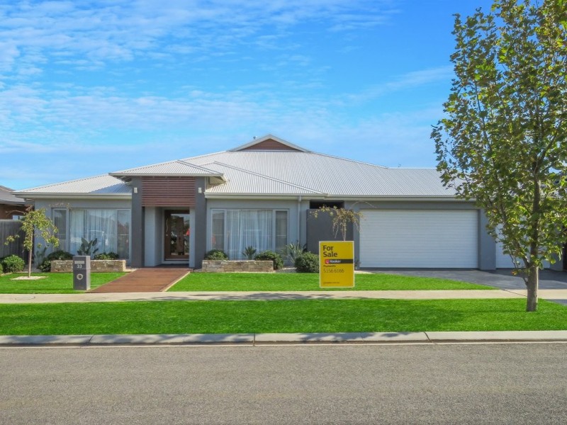 33 Sunset Boulevard, Eagle Point VIC 3878