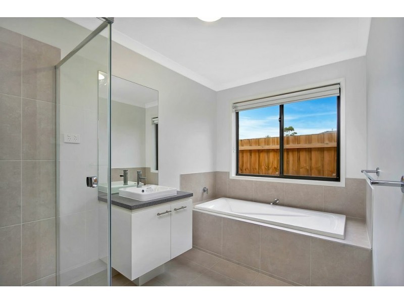 19B Haylock Drive, Paynesville VIC 3880