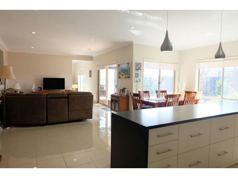 31 Sunset Boulevard, Eagle Point VIC 3878