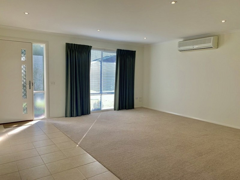 Unit 2/9-11 Wellington Street, Paynesville VIC 3880