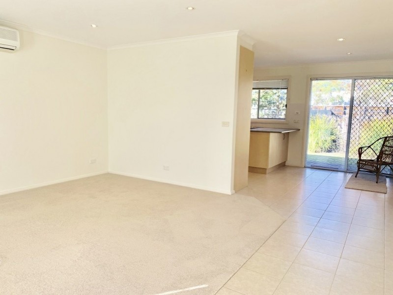 Unit 2/9-11 Wellington Street, Paynesville VIC 3880