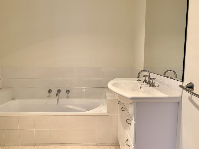 Unit 2/9-11 Wellington Street, Paynesville VIC 3880