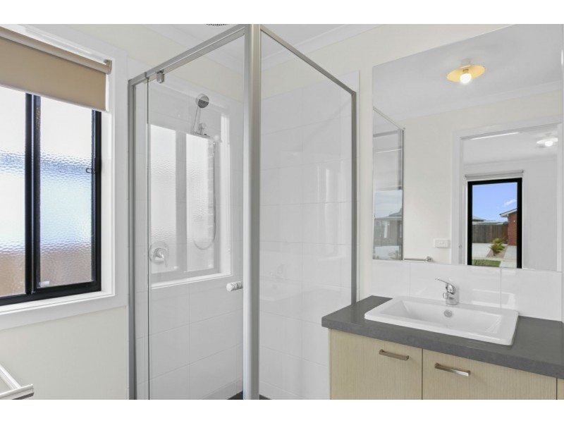 12 Seagreen Close, Eagle Point VIC 3878