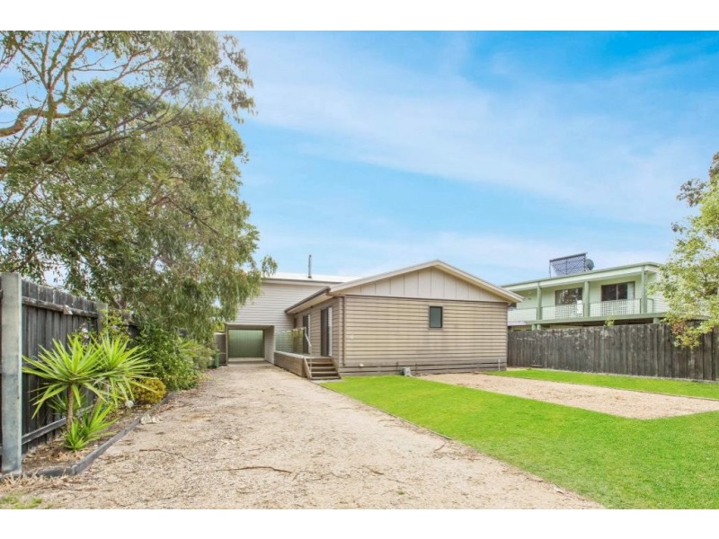 62 Tenth Avenue, Raymond Island VIC 3880