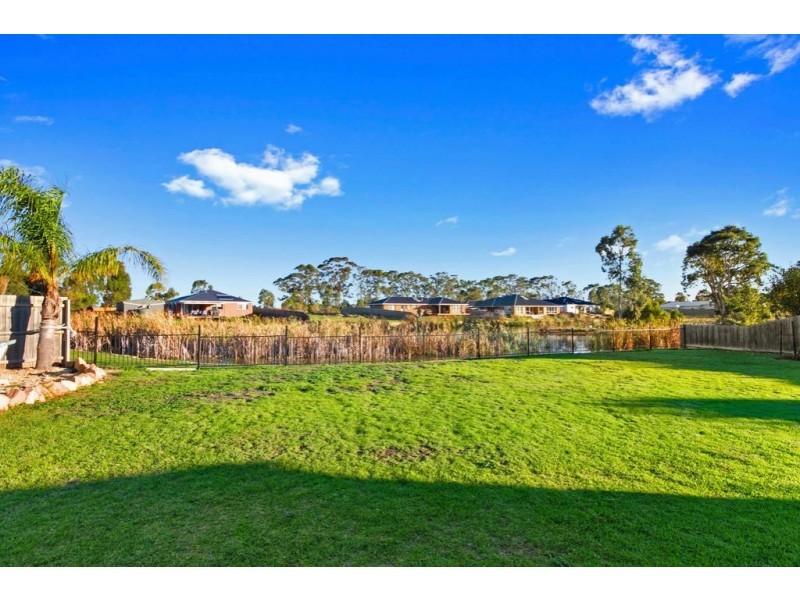 1 Magnolia Way, Paynesville VIC 3880