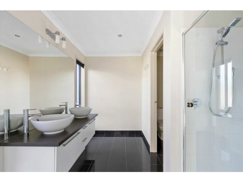 1 Magnolia Way, Paynesville VIC 3880