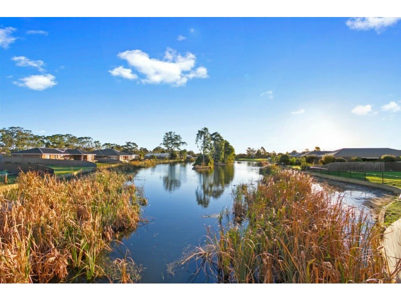 1 Magnolia Way, Paynesville VIC 3880