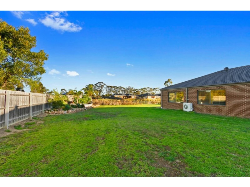 1 Magnolia Way, Paynesville VIC 3880