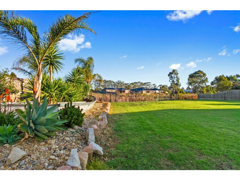 1 Magnolia Way, Paynesville VIC 3880