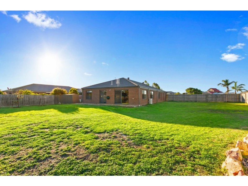 1 Magnolia Way, Paynesville VIC 3880