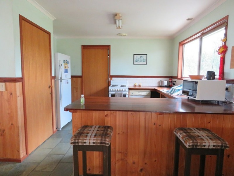 54 Tenth Avenue, Raymond Island VIC 3880