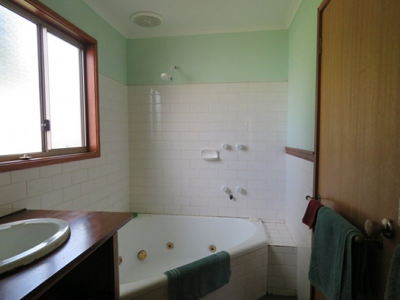 54 Tenth Avenue, Raymond Island VIC 3880