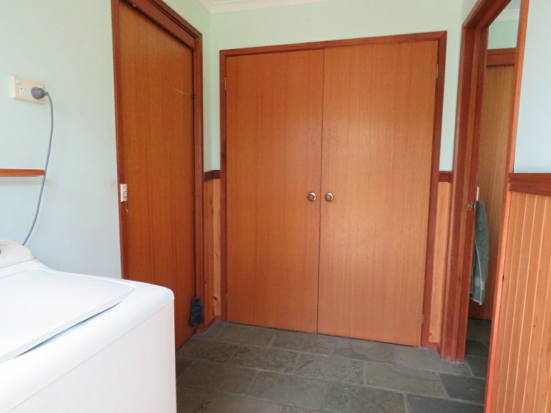 54 Tenth Avenue, Raymond Island VIC 3880