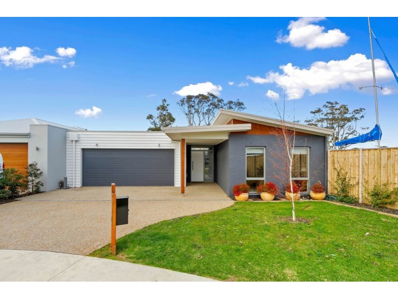 11 Nautilus Close, Paynesville VIC 3880