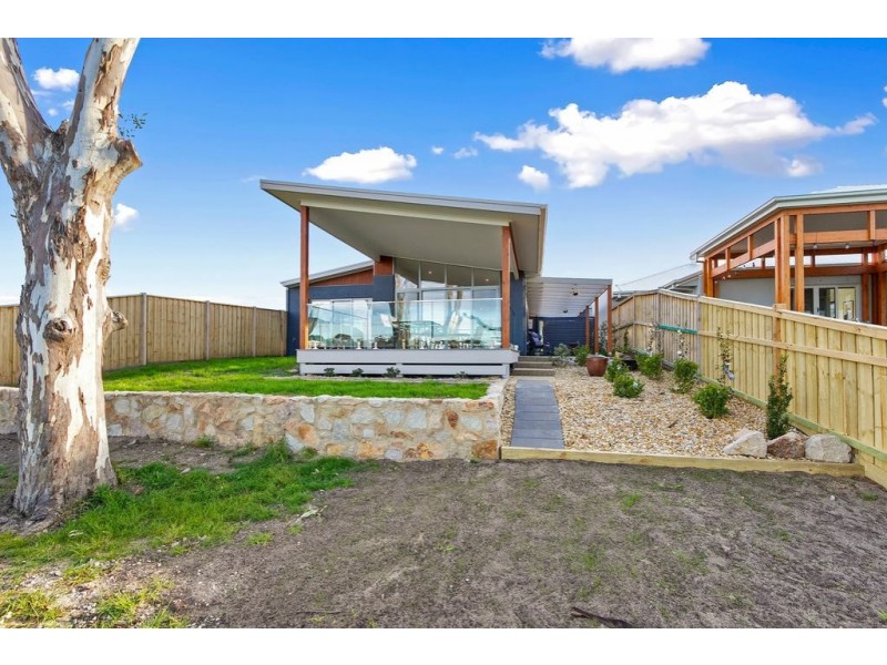 11 Nautilus Close, Paynesville VIC 3880