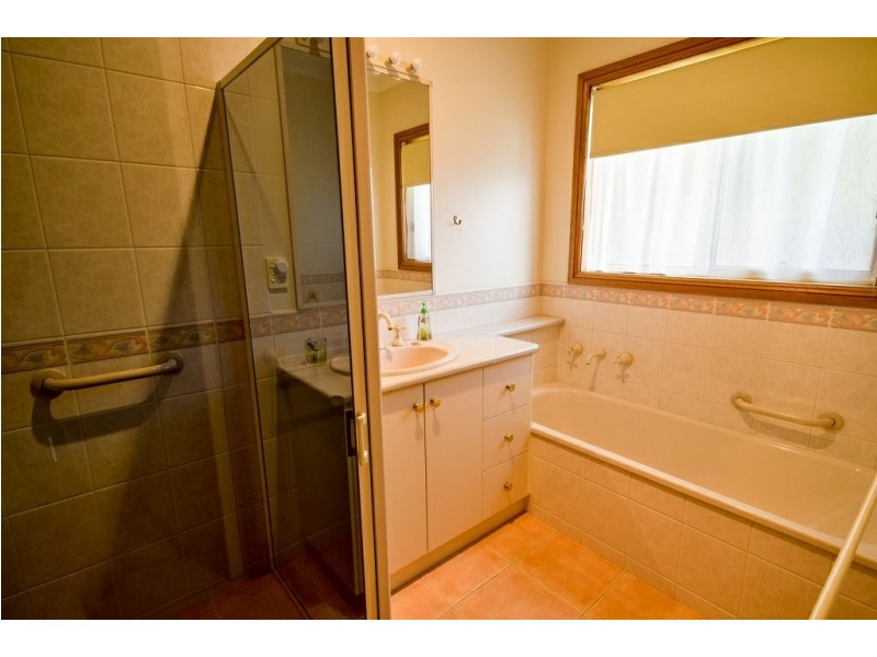 2/91 Main Road, Paynesville VIC 3880