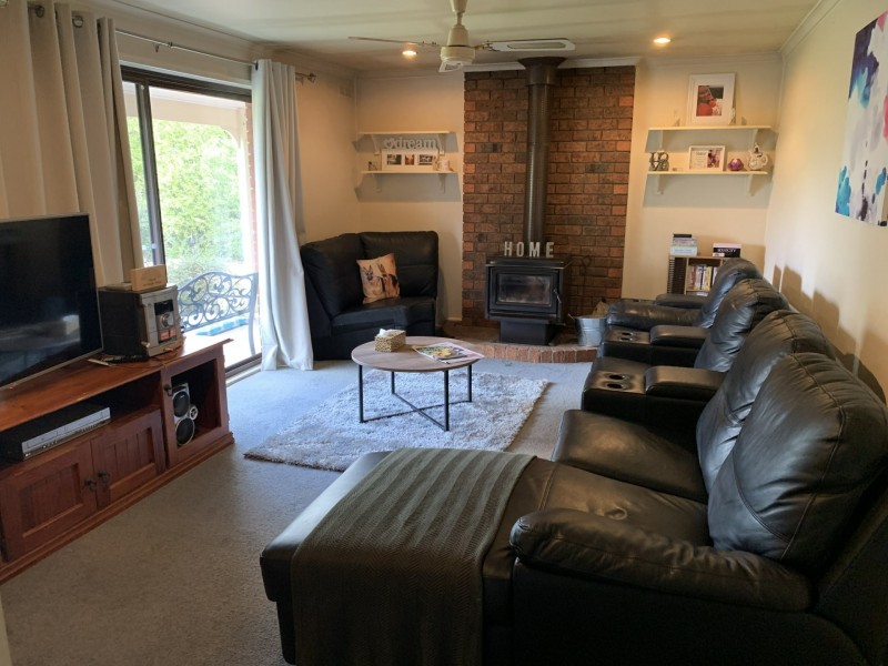 9 White Court, Eagle Point VIC 3878