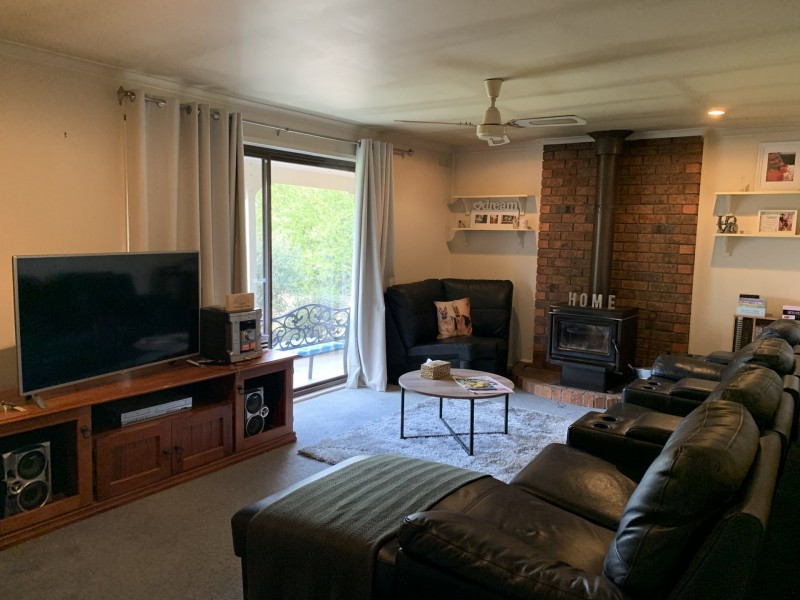 9 White Court, Eagle Point VIC 3878