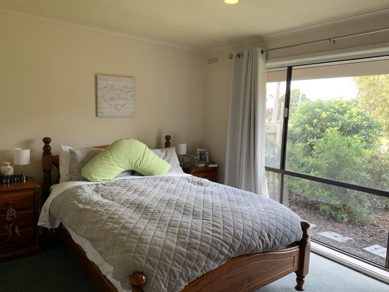 9 White Court, Eagle Point VIC 3878