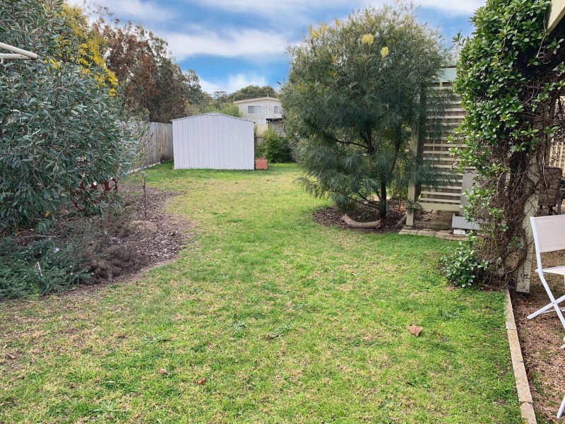 9 White Court, Eagle Point VIC 3878