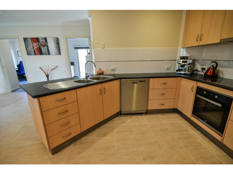 20 Riviera Close, Paynesville VIC 3880