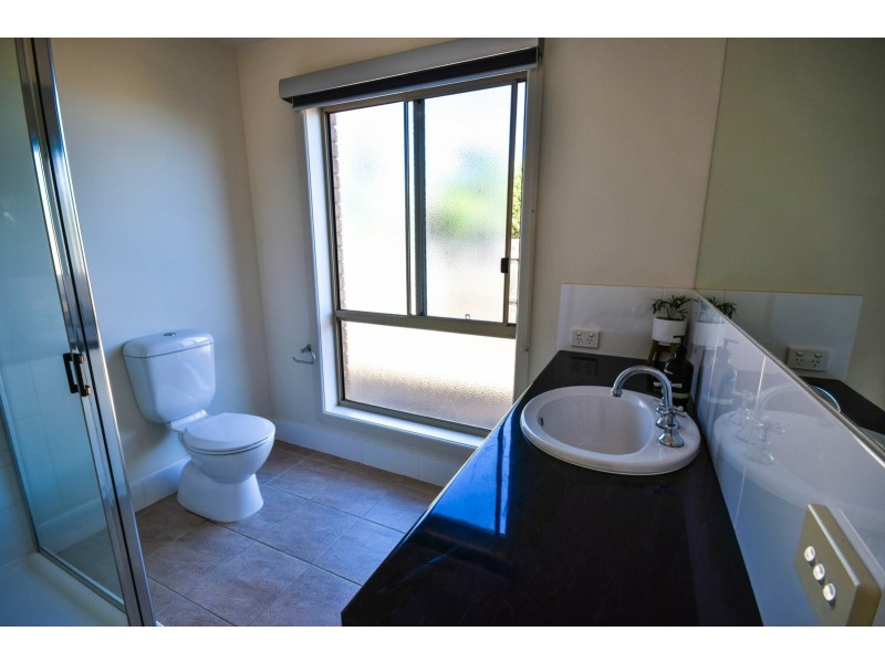 20 Riviera Close, Paynesville VIC 3880