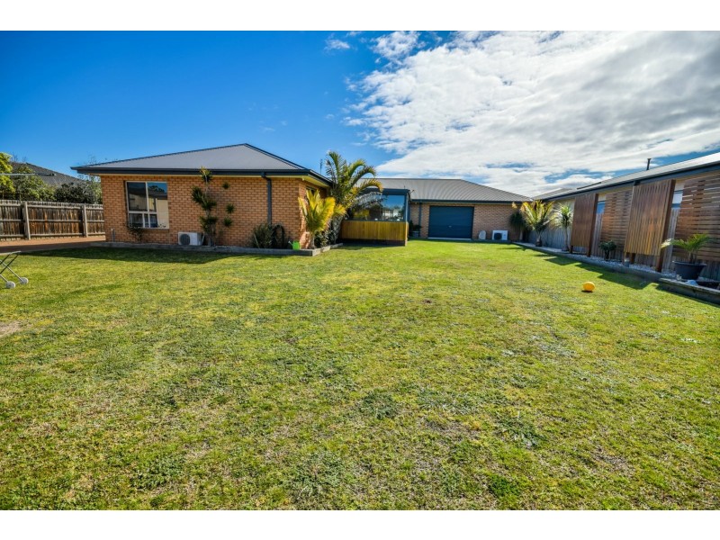 20 Riviera Close, Paynesville VIC 3880