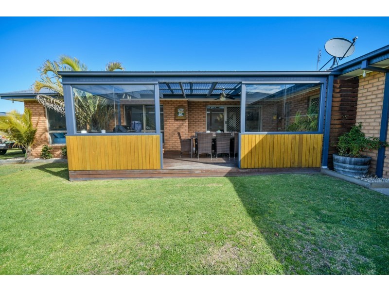 20 Riviera Close, Paynesville VIC 3880