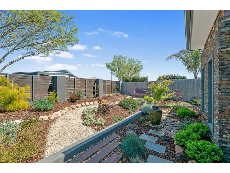 28 Eagle Bay Terrace, Eagle Point VIC 3878