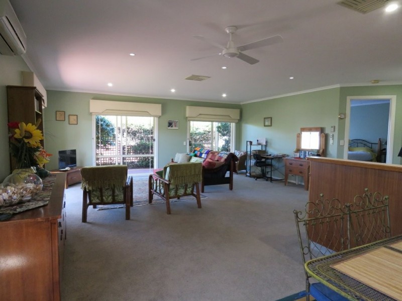 Villa 25/1-5 Canal Road, Paynesville VIC 3880