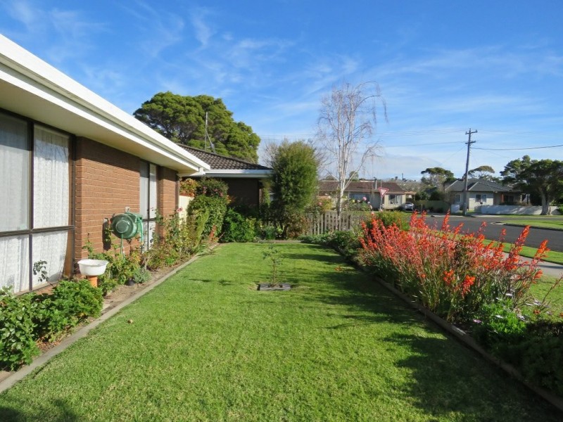 Unit 2/39 Victoria Street, Paynesville VIC 3880